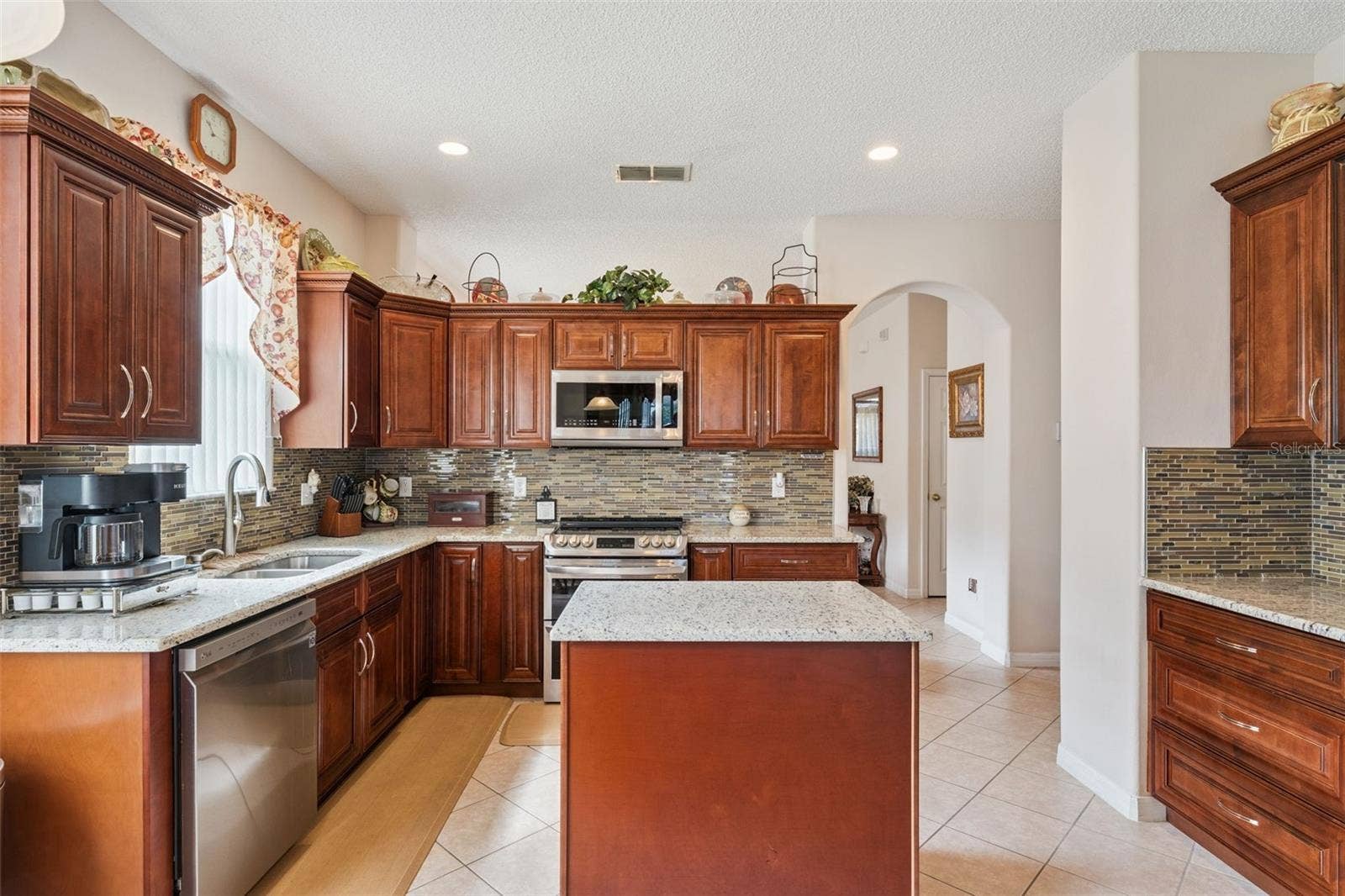 9955 MEDALLION BLUFF LANE, Orlando, FL 32829 Kitchen