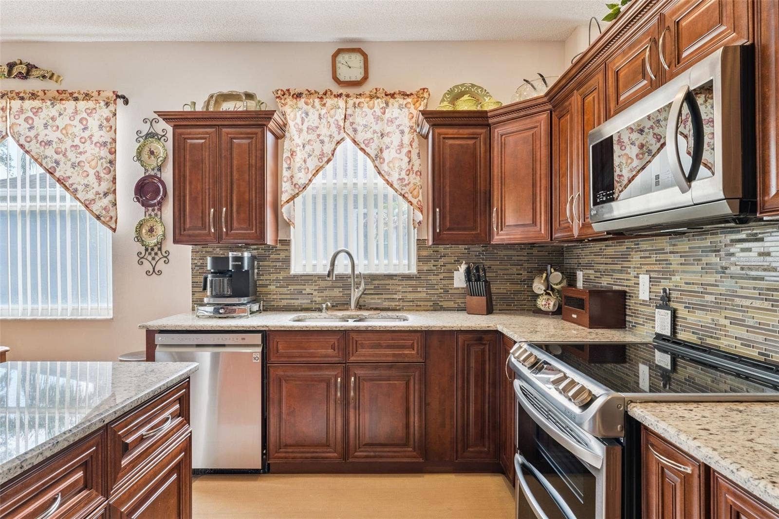 9955 MEDALLION BLUFF LANE, Orlando, FL 32829 Kitchen