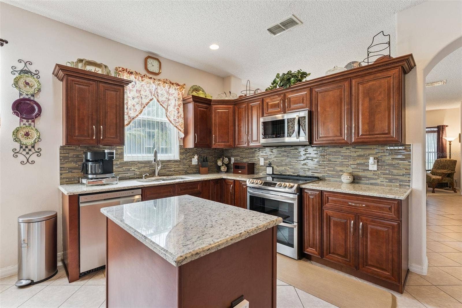 9955 MEDALLION BLUFF LANE, Orlando, FL 32829 Kitchen