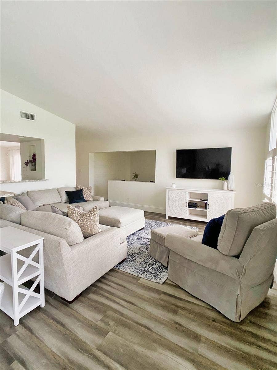 2400 LAUDERDALE COURT, Orlando, FL 32805 2400 LAUDERDALE COURT, Orlando, FL 32805