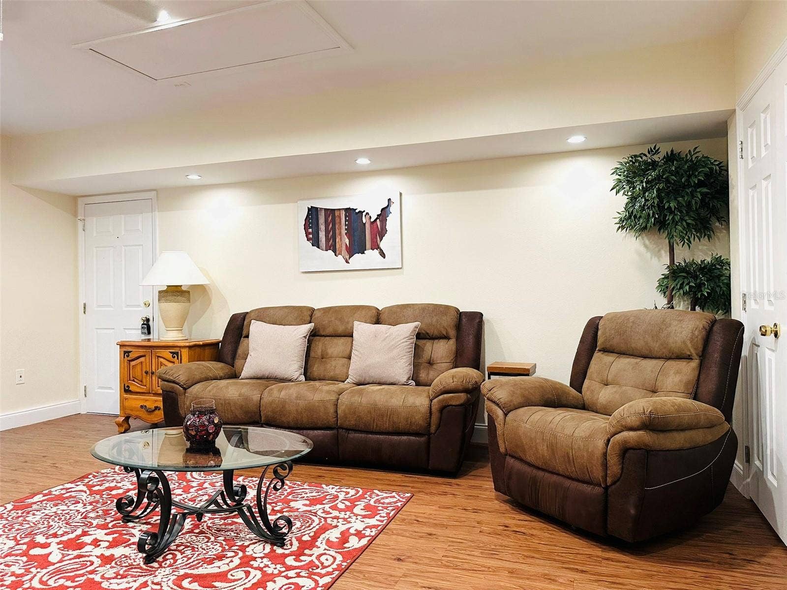 1049 LAKE BERKLEY DRIVE, Kissimmee, FL 34746 1049 LAKE BERKLEY DRIVE, Kissimmee, FL 34746