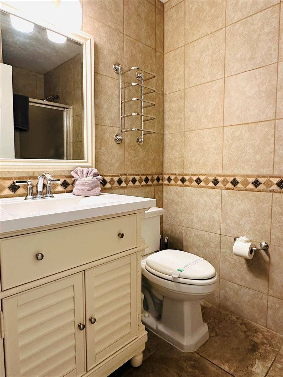 1049 LAKE BERKLEY DRIVE, Kissimmee, FL 34746 1049 LAKE BERKLEY DRIVE, Kissimmee, FL 34746