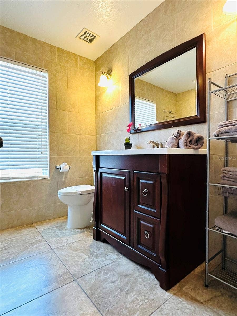 1049 LAKE BERKLEY DRIVE, Kissimmee, FL 34746 1049 LAKE BERKLEY DRIVE, Kissimmee, FL 34746