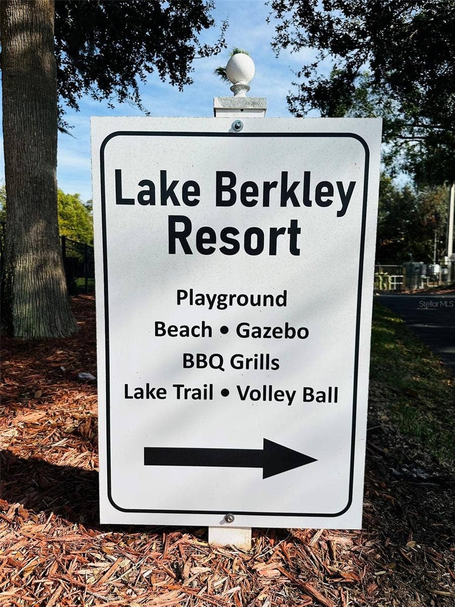 1049 LAKE BERKLEY DRIVE, Kissimmee, FL 34746 1049 LAKE BERKLEY DRIVE, Kissimmee, FL 34746