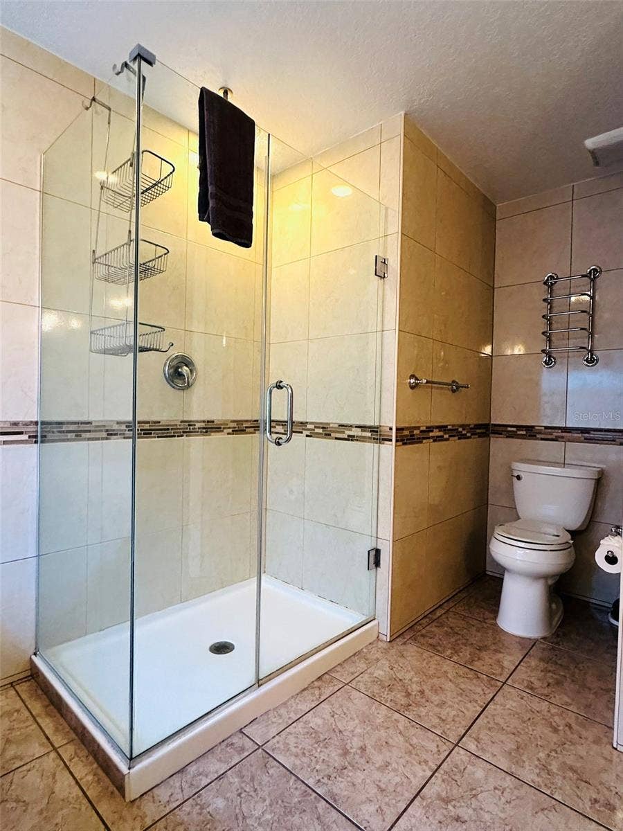 1049 LAKE BERKLEY DRIVE, Kissimmee, FL 34746 1049 LAKE BERKLEY DRIVE, Kissimmee, FL 34746