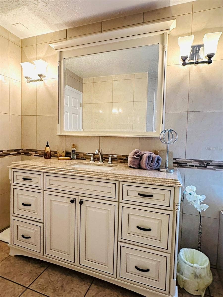 1049 LAKE BERKLEY DRIVE, Kissimmee, FL 34746 1049 LAKE BERKLEY DRIVE, Kissimmee, FL 34746