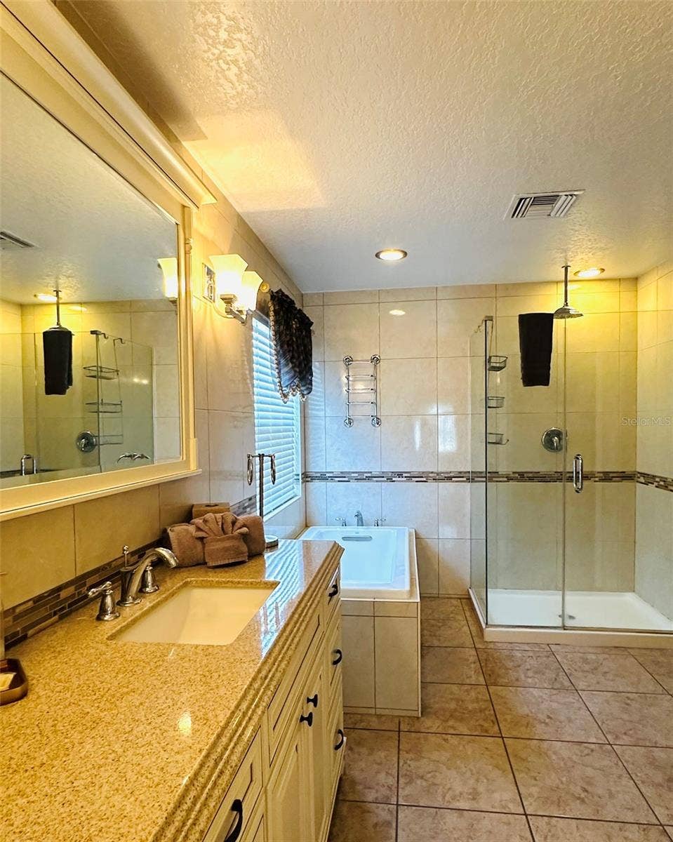 1049 LAKE BERKLEY DRIVE, Kissimmee, FL 34746 1049 LAKE BERKLEY DRIVE, Kissimmee, FL 34746
