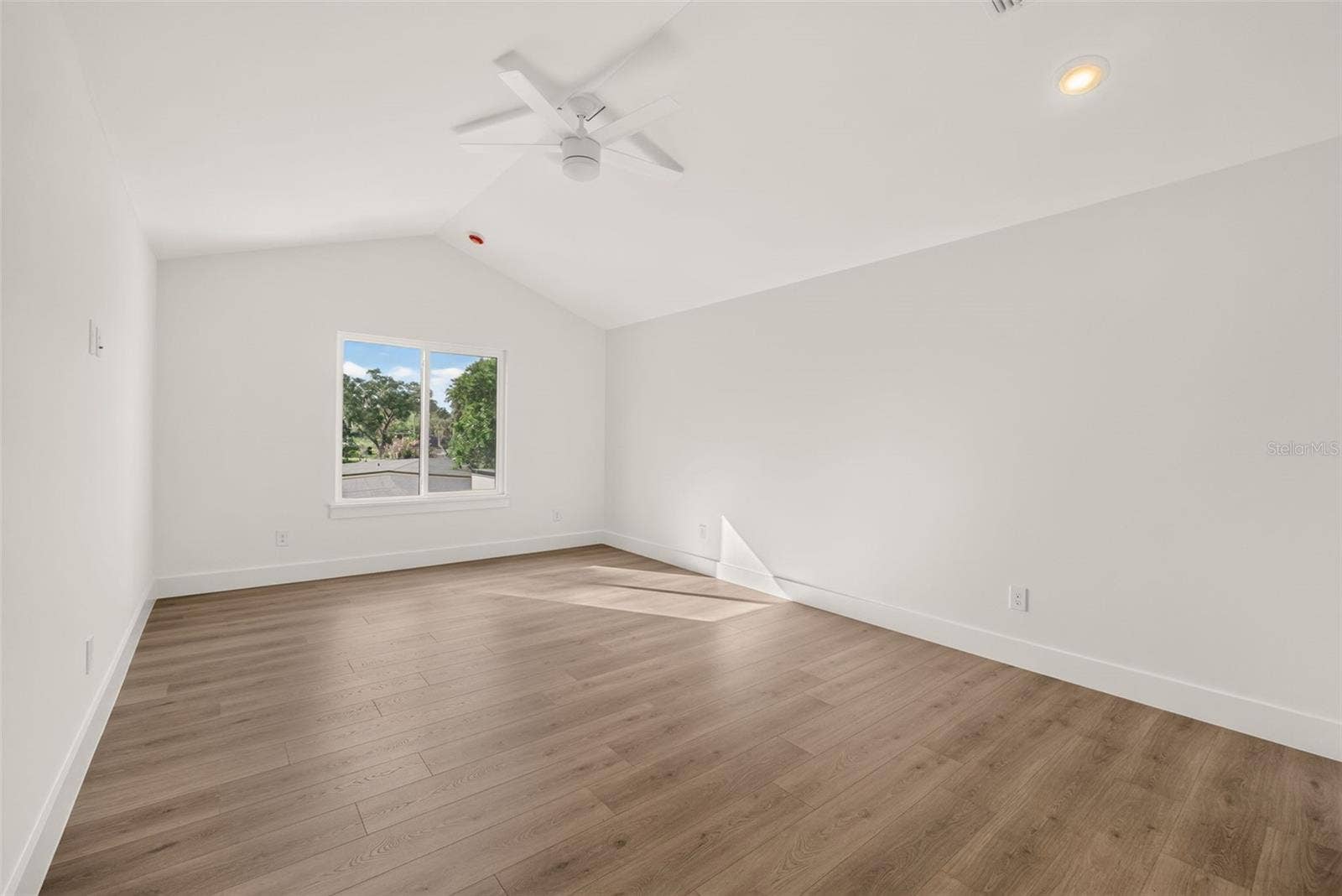 1205 FALCON DRIVE, Orlando, FL 32803 1205 FALCON DRIVE, Orlando, FL 32803