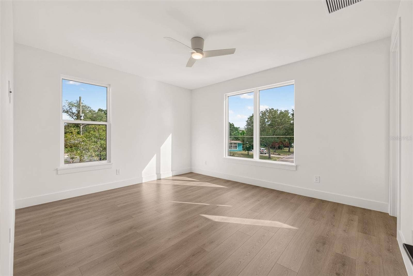 1205 FALCON DRIVE, Orlando, FL 32803 1205 FALCON DRIVE, Orlando, FL 32803