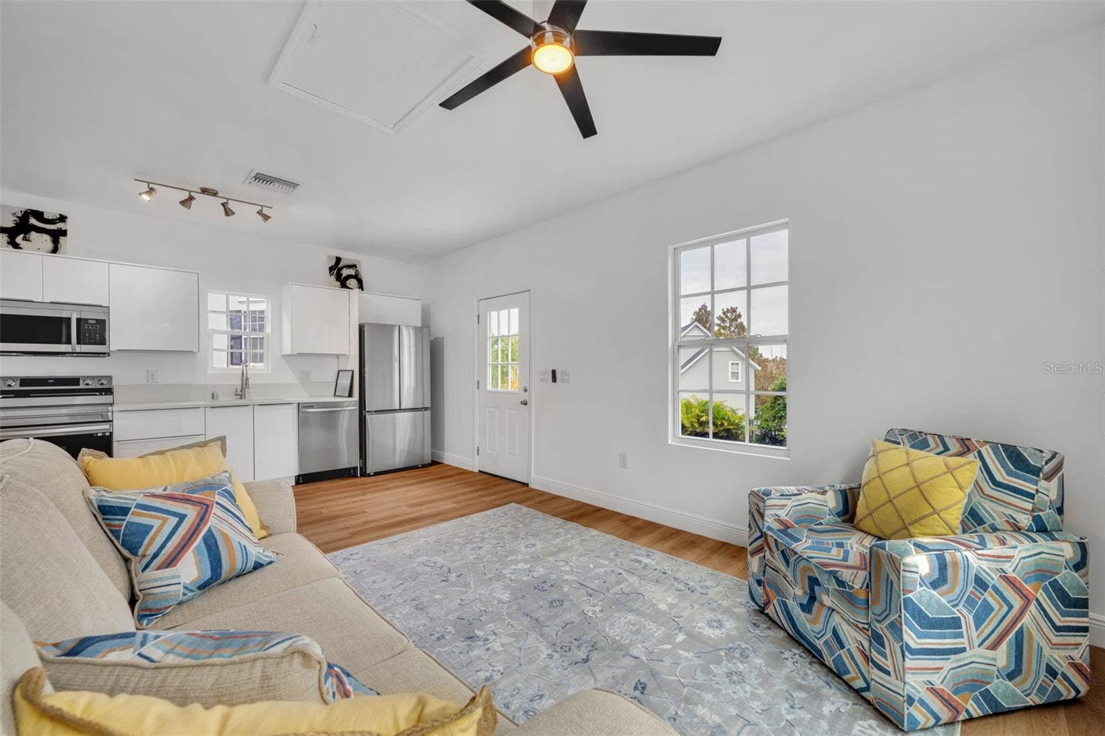 807 OAK SHADOWS ROAD, Celebration, FL 34747 Garage Apartment living room space