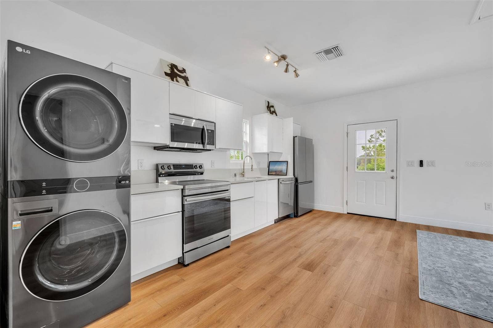 807 OAK SHADOWS ROAD, Celebration, FL 34747 Garage Apartment laundry in-unit