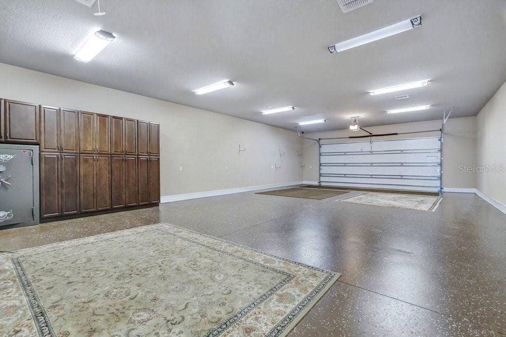 1940 MAGNOLIA AVENUE, Winter Park, FL 32792 In-Law Suite/Office showcasing 6 car garage with A/C