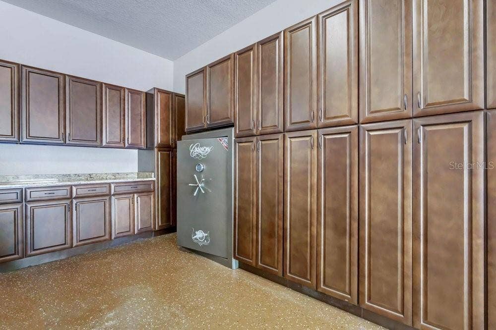 1940 MAGNOLIA AVENUE, Winter Park, FL 32792 In-Law Suite/Office Garage Safe.
