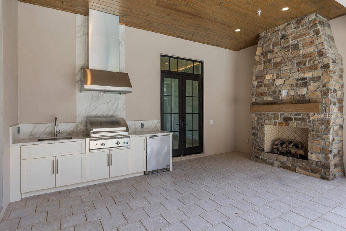 10331 WINTER SPARKLE CIRCLE, Golden Oak, FL 32836 Outdoor living area and bbq