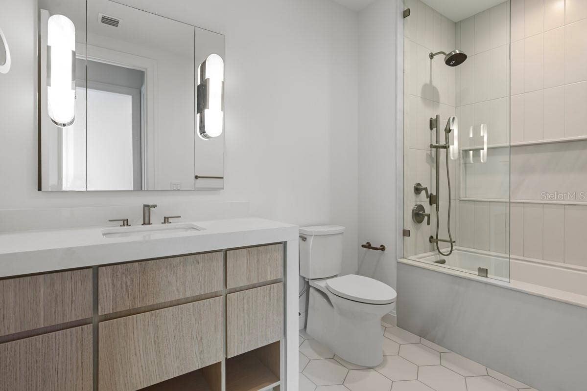 10335 WINTER SPARKLE CIRCLE, Golden Oak, FL 32836 Second-floor guest suite bath 3
