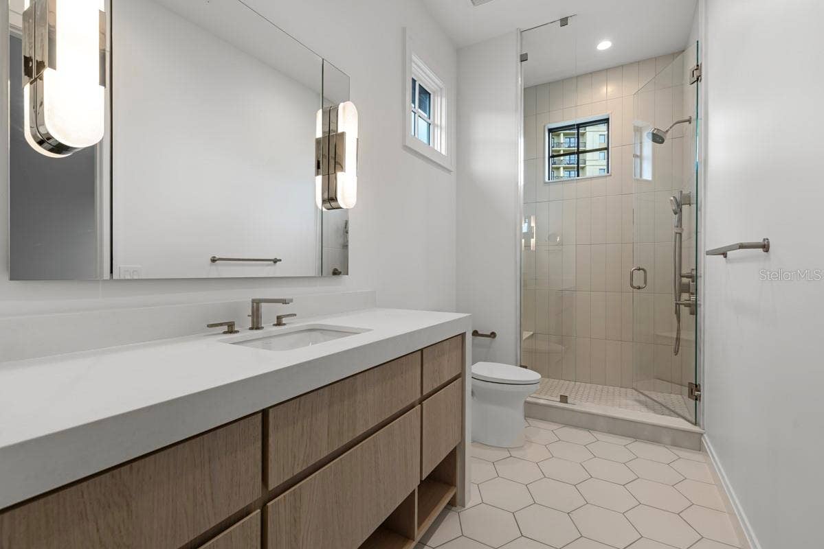 10335 WINTER SPARKLE CIRCLE, Golden Oak, FL 32836 Second-floor en-suite bath 4