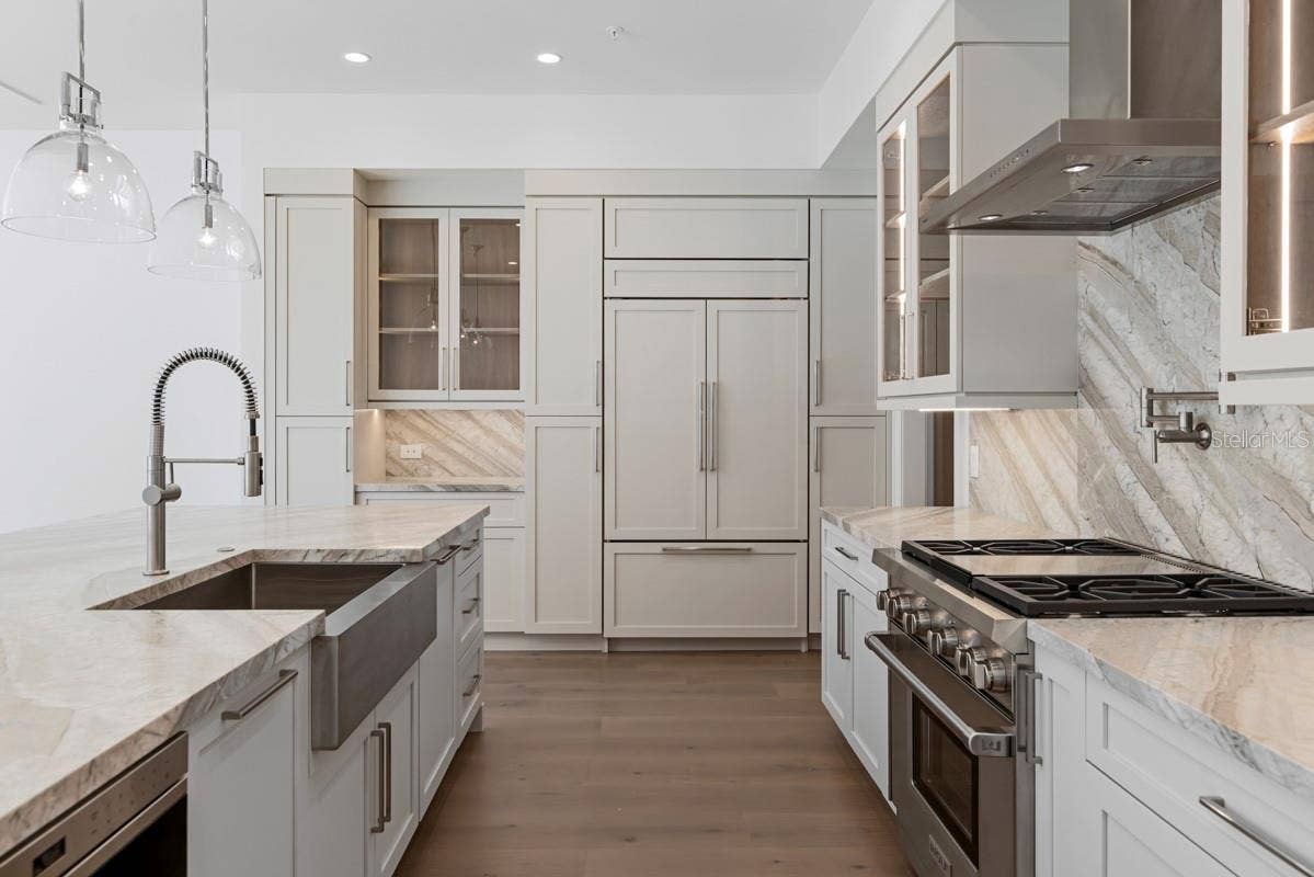 10335 WINTER SPARKLE CIRCLE, Golden Oak, FL 32836 Gourmet kitchen with frameless contemporary cabinetry and alarge prep island