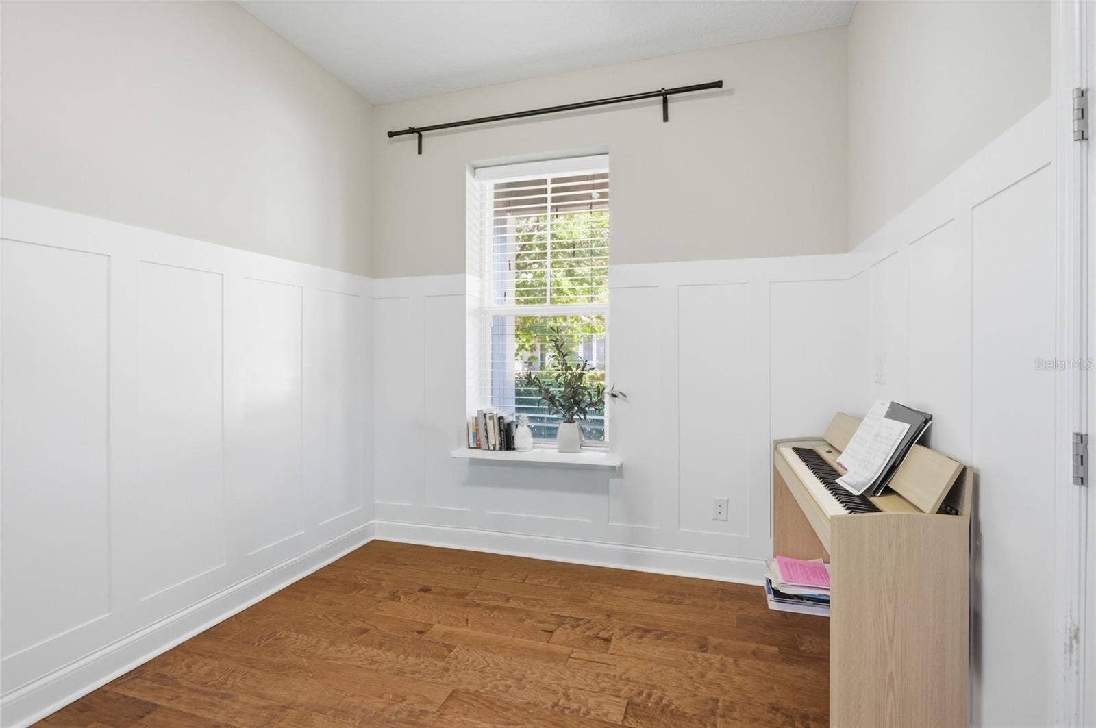 8105 LAUREATE BOULEVARD, Orlando, FL 32827 8105 LAUREATE BOULEVARD, Orlando, FL 32827