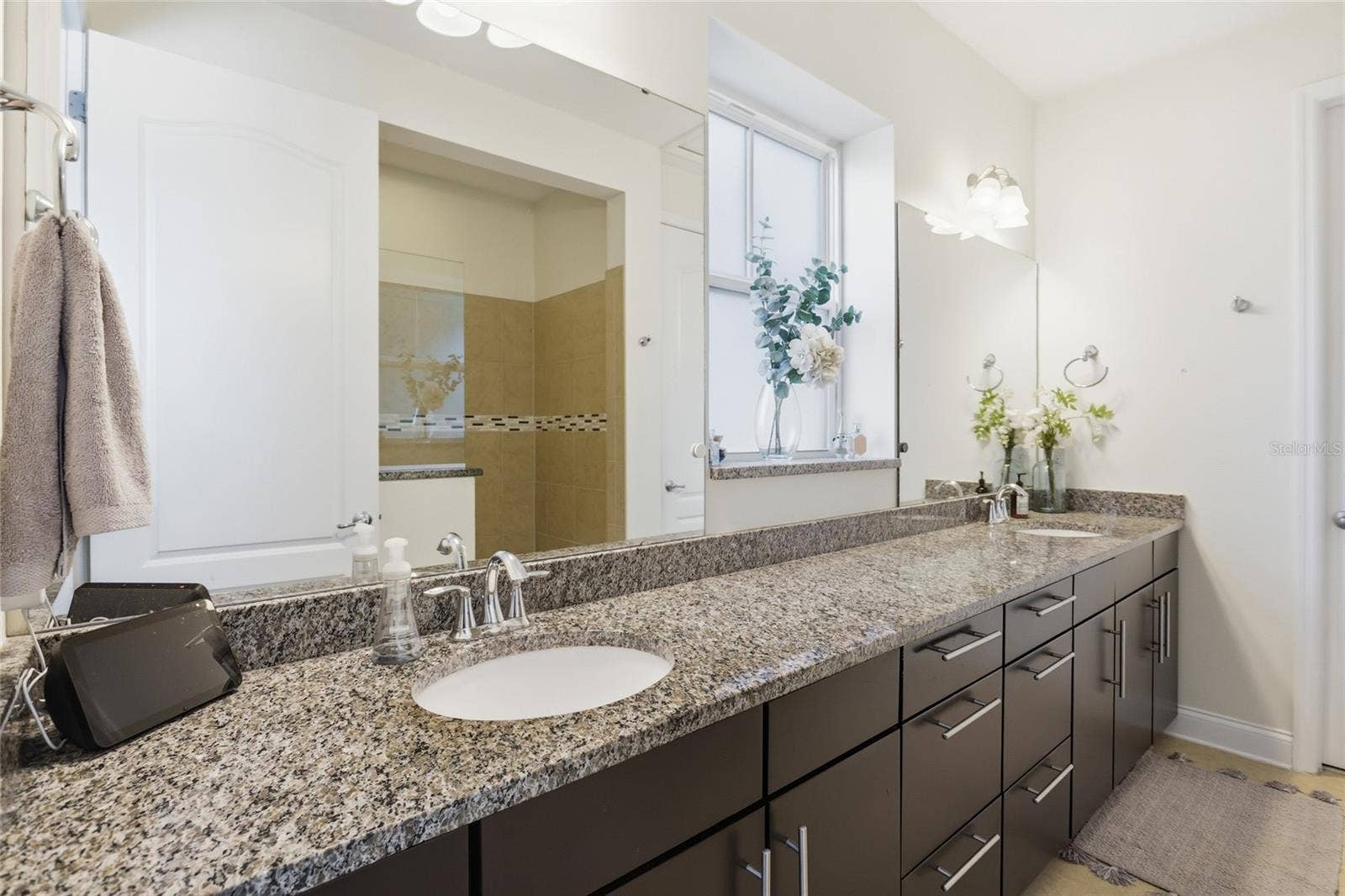8105 LAUREATE BOULEVARD, Orlando, FL 32827 8105 LAUREATE BOULEVARD, Orlando, FL 32827