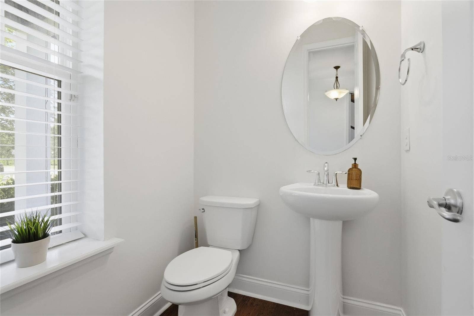 8105 LAUREATE BOULEVARD, Orlando, FL 32827 8105 LAUREATE BOULEVARD, Orlando, FL 32827