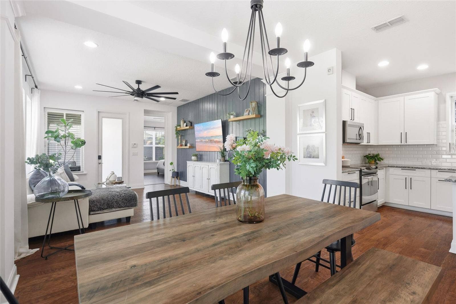 8105 LAUREATE BOULEVARD, Orlando, FL 32827 8105 LAUREATE BOULEVARD, Orlando, FL 32827