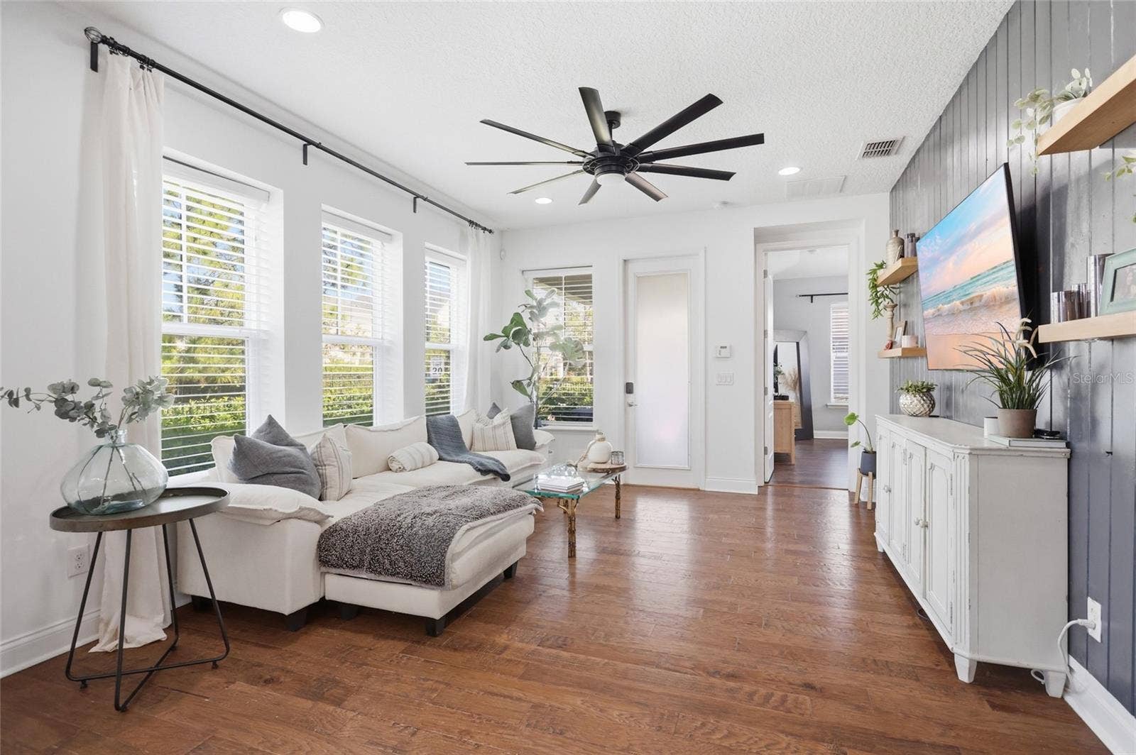 8105 LAUREATE BOULEVARD, Orlando, FL 32827 8105 LAUREATE BOULEVARD, Orlando, FL 32827