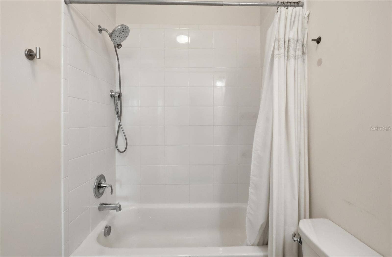 8105 LAUREATE BOULEVARD, Orlando, FL 32827 8105 LAUREATE BOULEVARD, Orlando, FL 32827