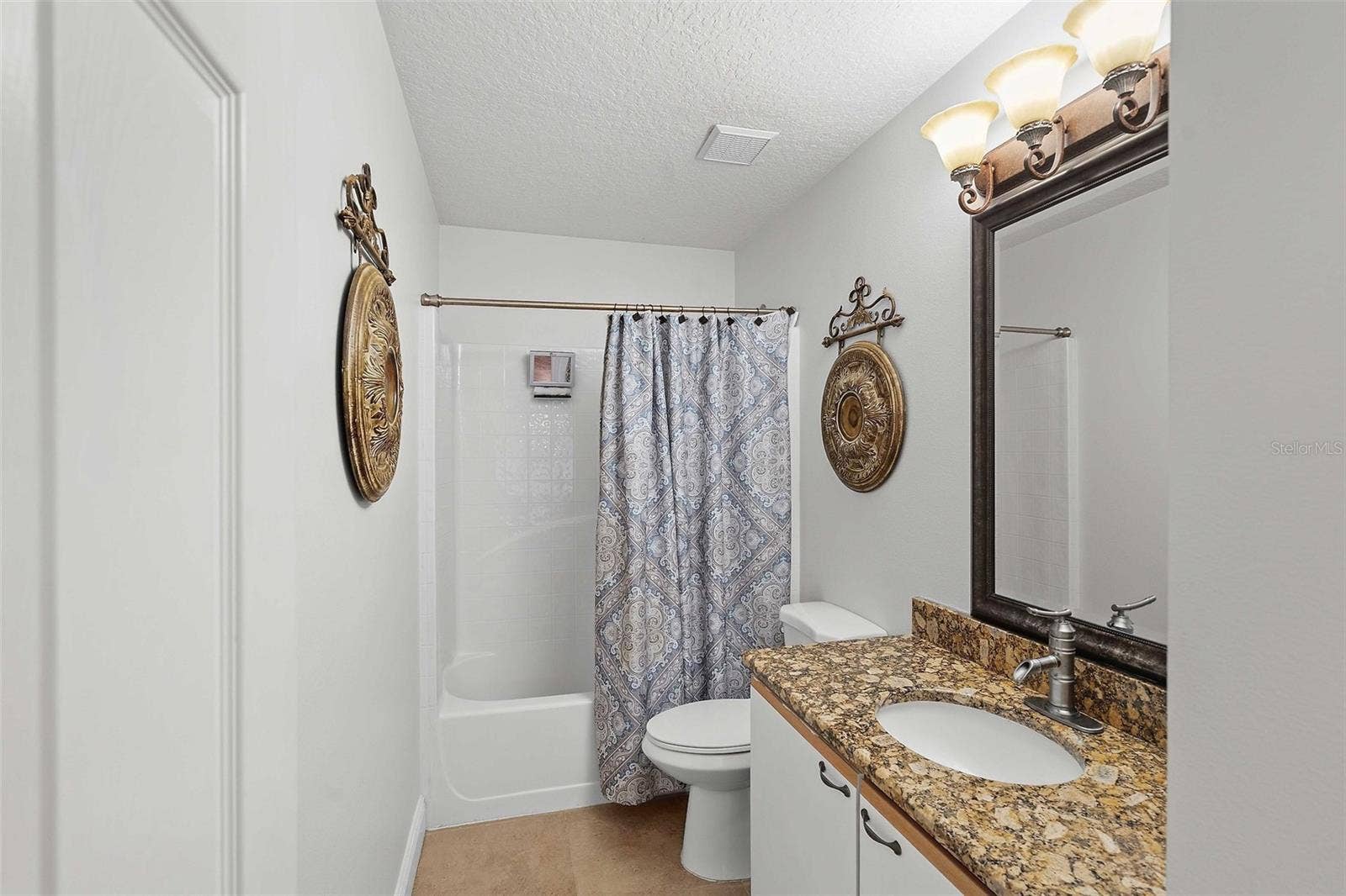 1424 AGUACATE COURT, Orlando, FL 32837 First Hallway Bathroom