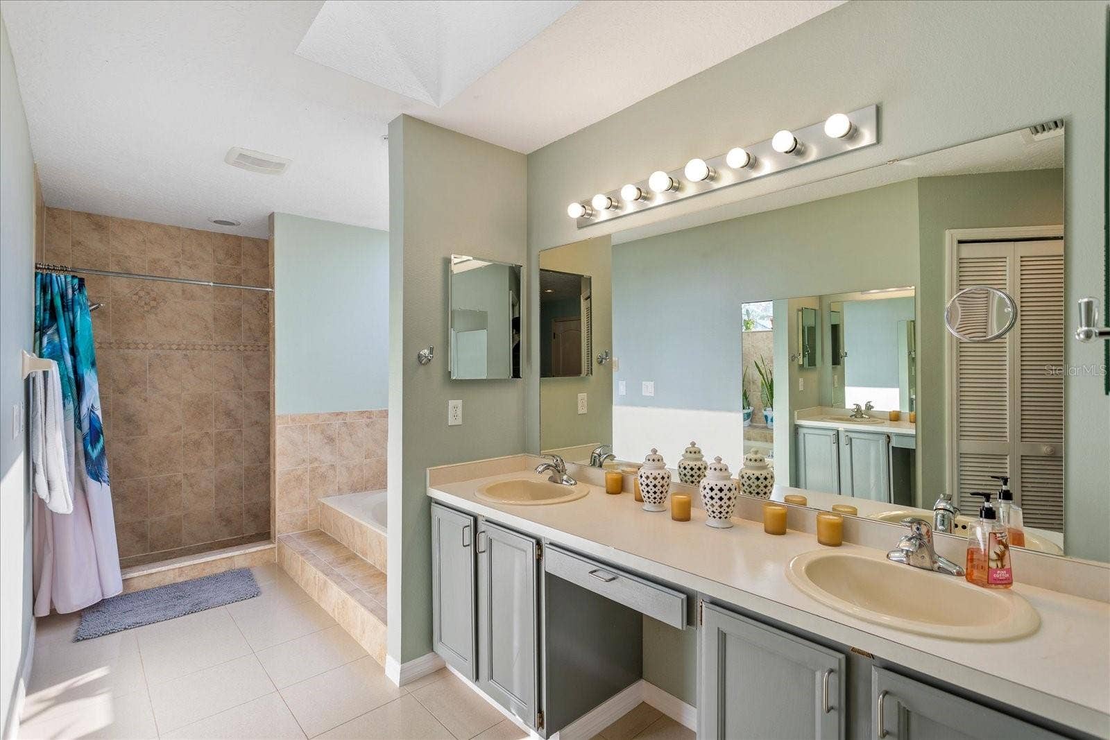 2821 LONE FEATHER DRIVE, Orlando, FL 32837 2821 LONE FEATHER DRIVE, Orlando, FL 32837