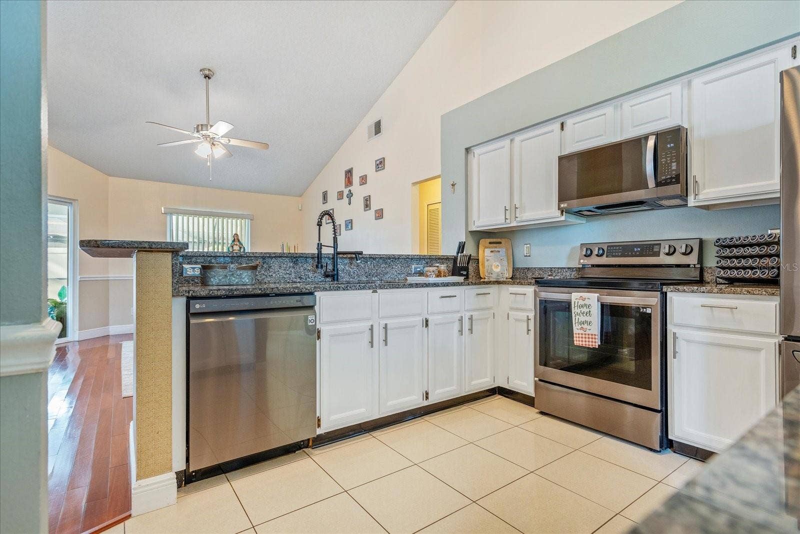 2821 LONE FEATHER DRIVE, Orlando, FL 32837 2821 LONE FEATHER DRIVE, Orlando, FL 32837