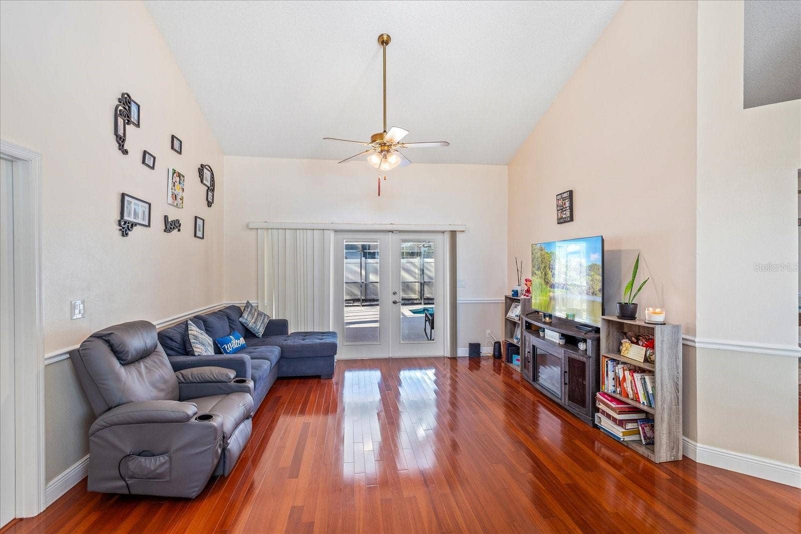 2821 LONE FEATHER DRIVE, Orlando, FL 32837 2821 LONE FEATHER DRIVE, Orlando, FL 32837
