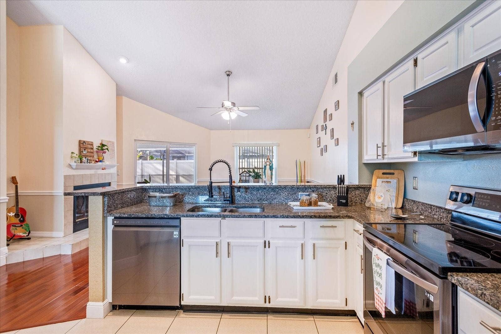 2821 LONE FEATHER DRIVE, Orlando, FL 32837 2821 LONE FEATHER DRIVE, Orlando, FL 32837