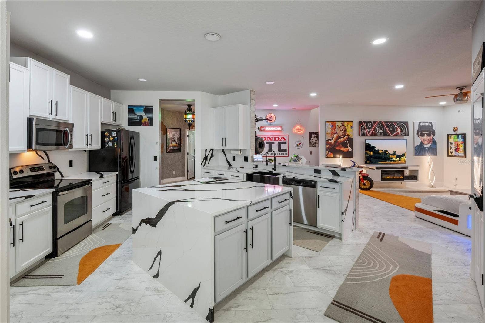 15604 GRANLUND STREET, Winter Garden, FL 34787 Stunning black and white quartz countertops and backsplash!