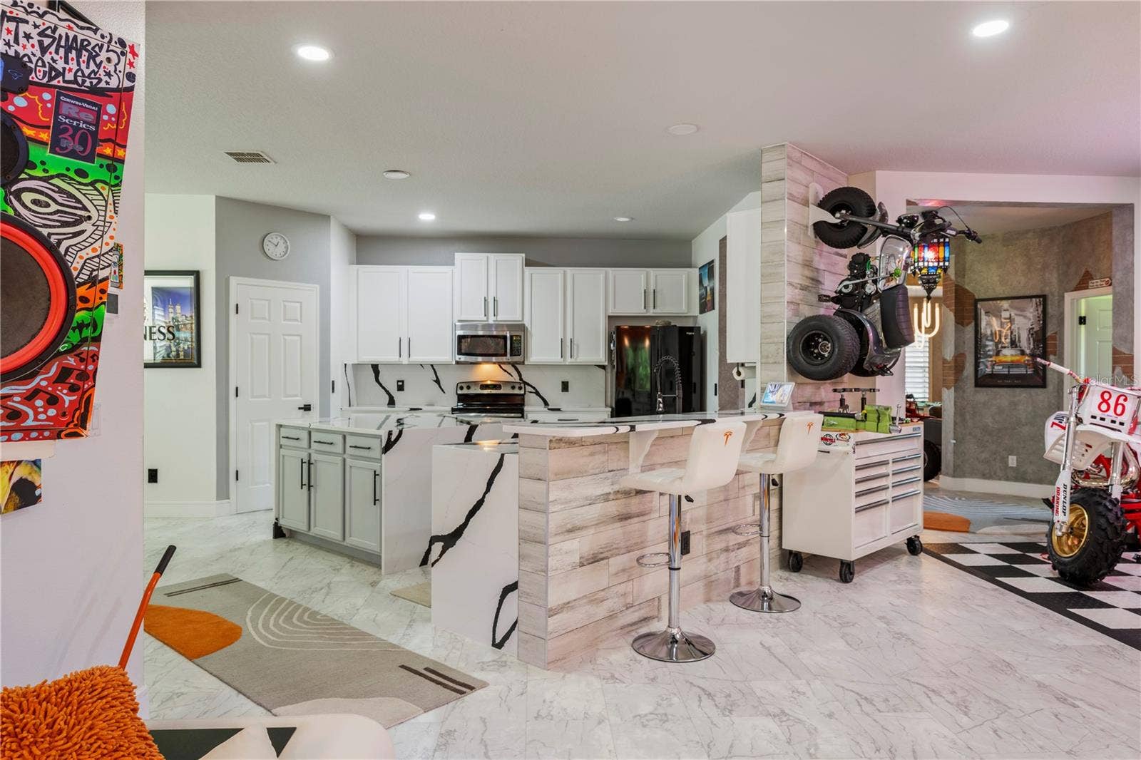 15604 GRANLUND STREET, Winter Garden, FL 34787 Kitchen view from the great room. Breakfast bar seating.