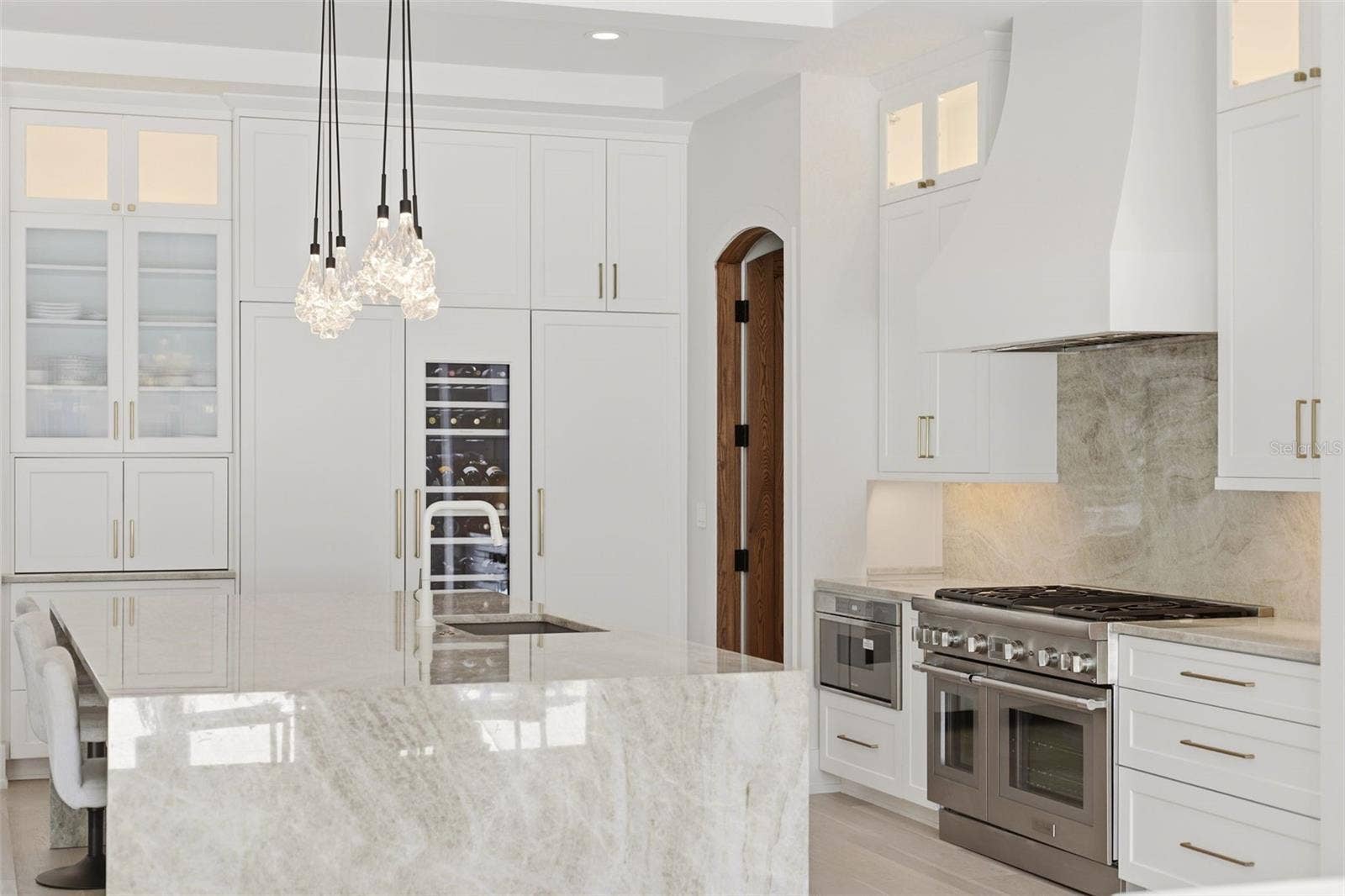 809 E CHURCH STREET, Orlando, FL 32801 Thermador vent hood, dishwasher and built-in microwave