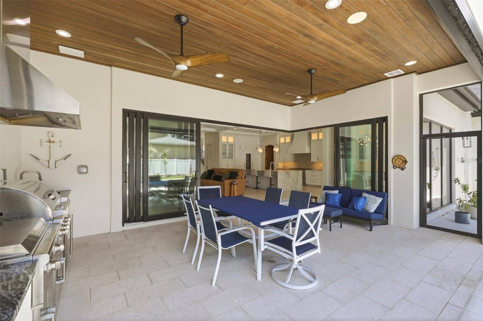 809 E CHURCH STREET, Orlando, FL 32801 Complete summer kitchen
