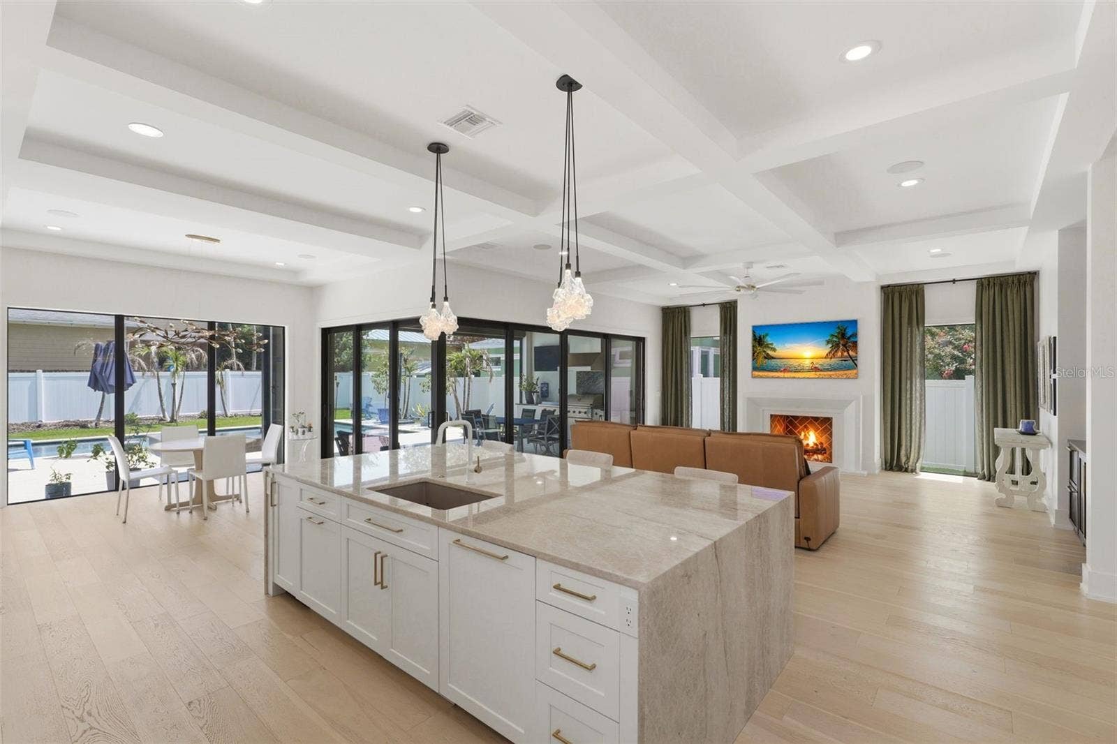 809 E CHURCH STREET, Orlando, FL 32801 Coffered ceilings & designer lighting