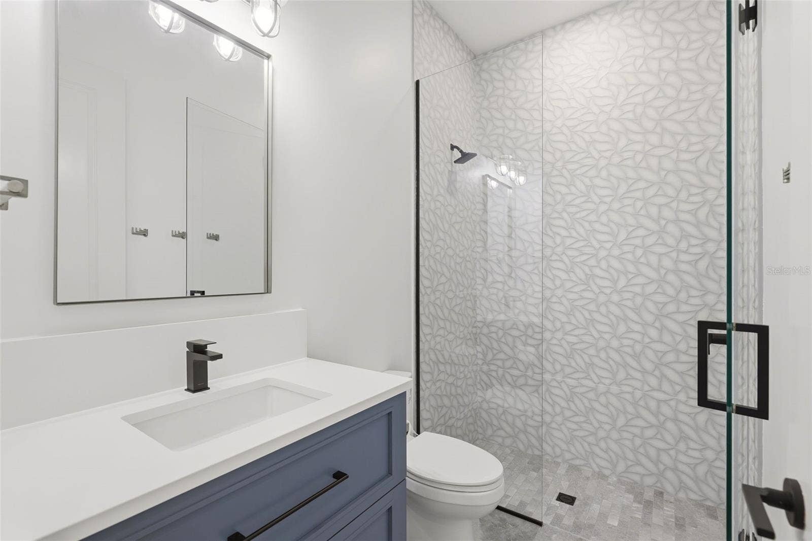 809 E CHURCH STREET, Orlando, FL 32801 Upstairs bath