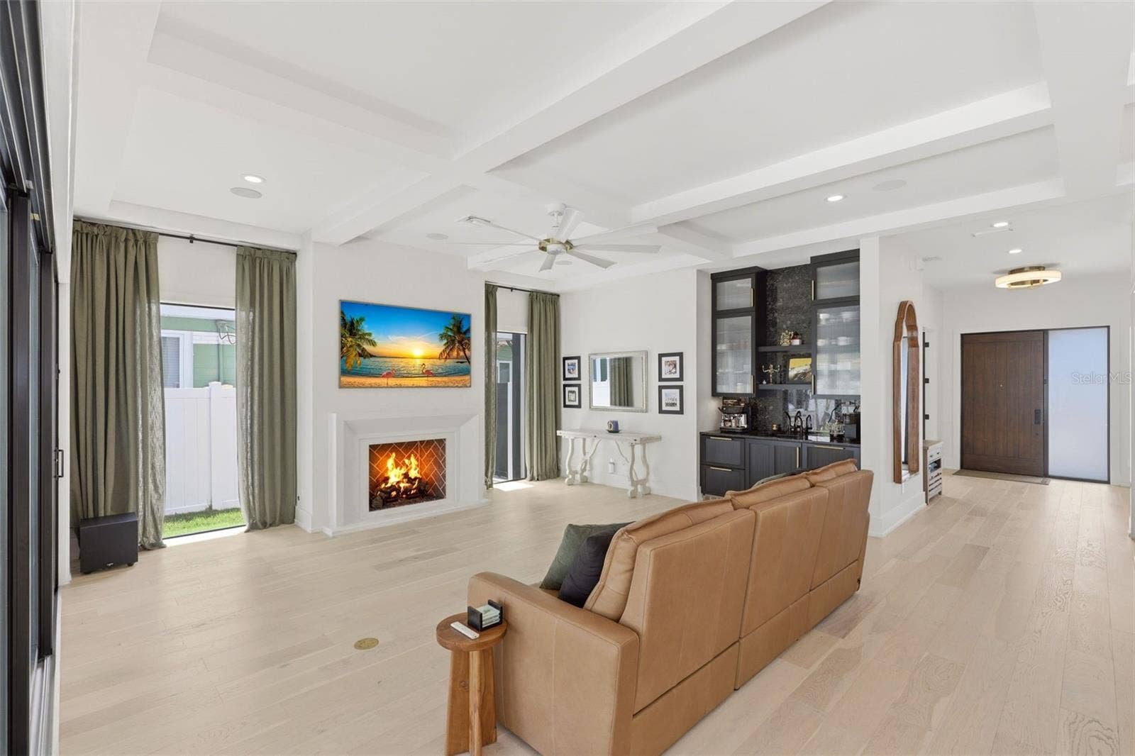 809 E CHURCH STREET, Orlando, FL 32801 Elongated windows, gas fireplace and wet bar