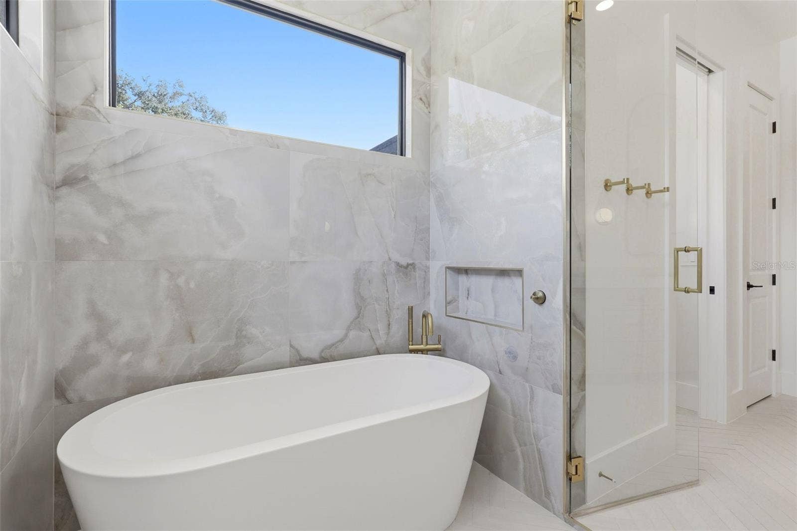 809 E CHURCH STREET, Orlando, FL 32801 Primary bathroom with dedicated wet area