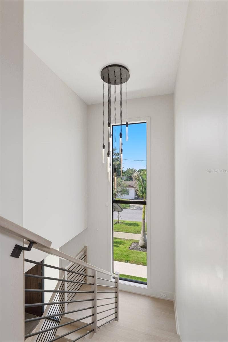 809 E CHURCH STREET, Orlando, FL 32801 Designer light creates dramatic visual from outside