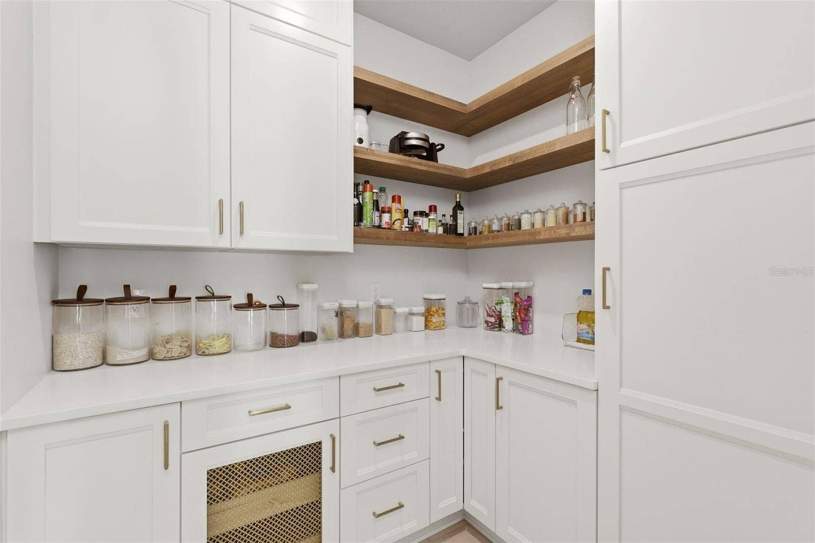 809 E CHURCH STREET, Orlando, FL 32801 Kitchen pantry