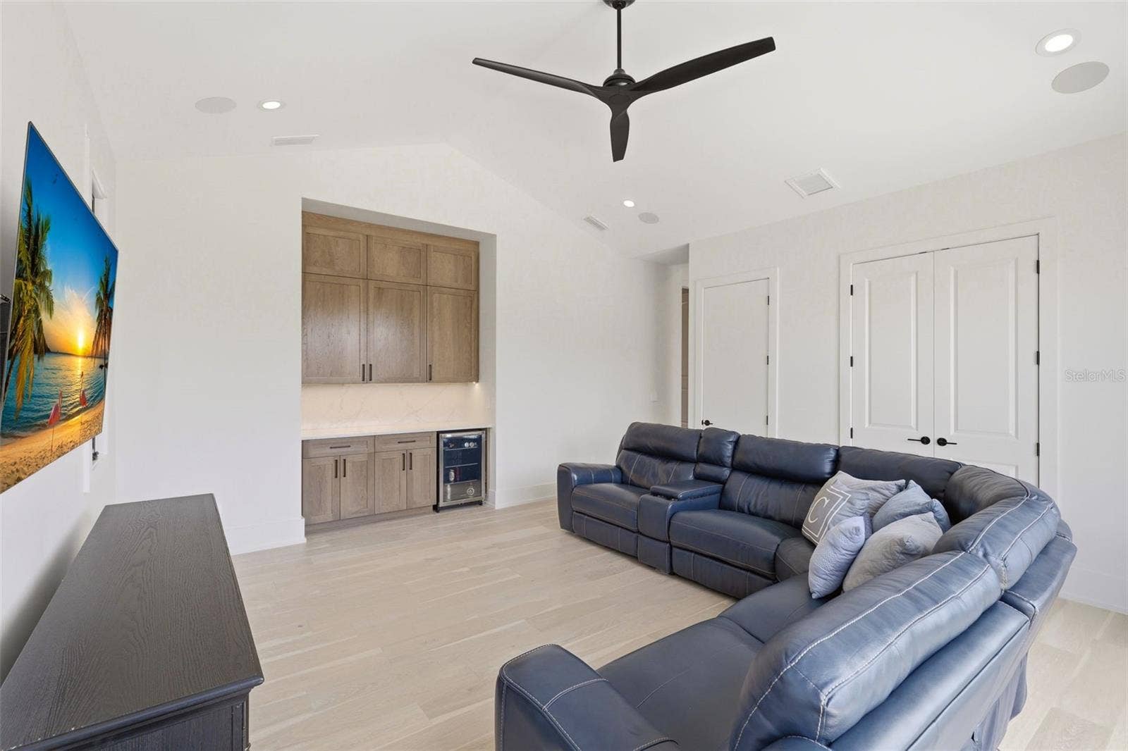 809 E CHURCH STREET, Orlando, FL 32801 Bonus room with beverage refrigerator