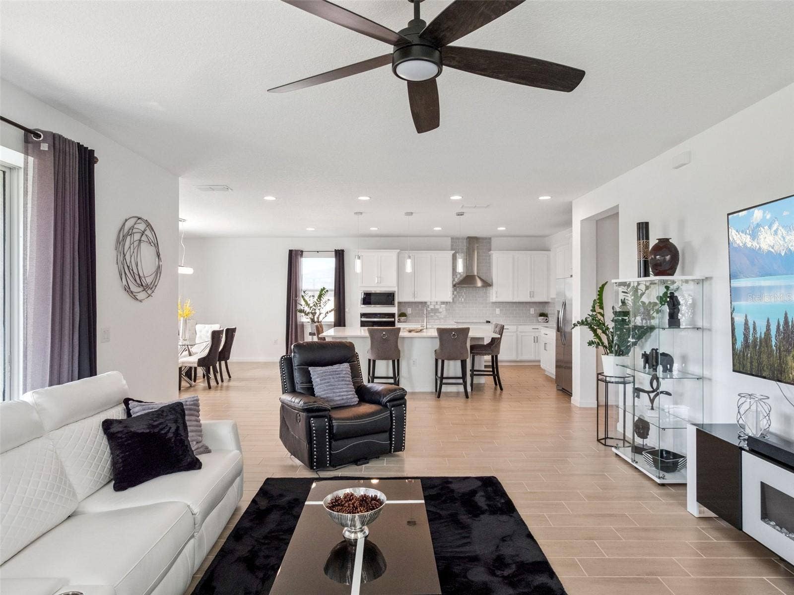 591 VIA BELLA COURT, Howey In The Hills, FL 34737 591 VIA BELLA COURT, Howey In The Hills, FL 34737