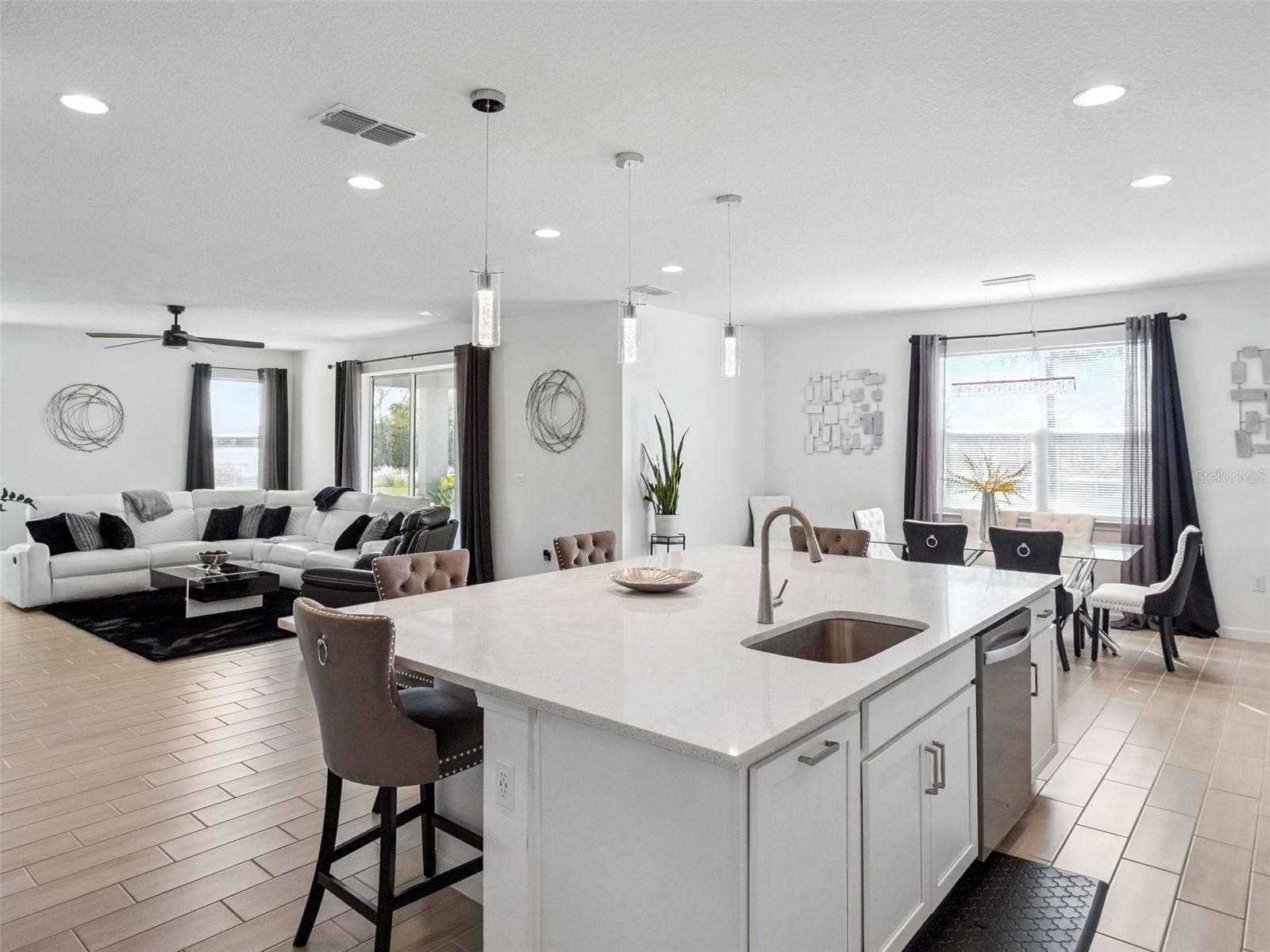 591 VIA BELLA COURT, Howey In The Hills, FL 34737 591 VIA BELLA COURT, Howey In The Hills, FL 34737