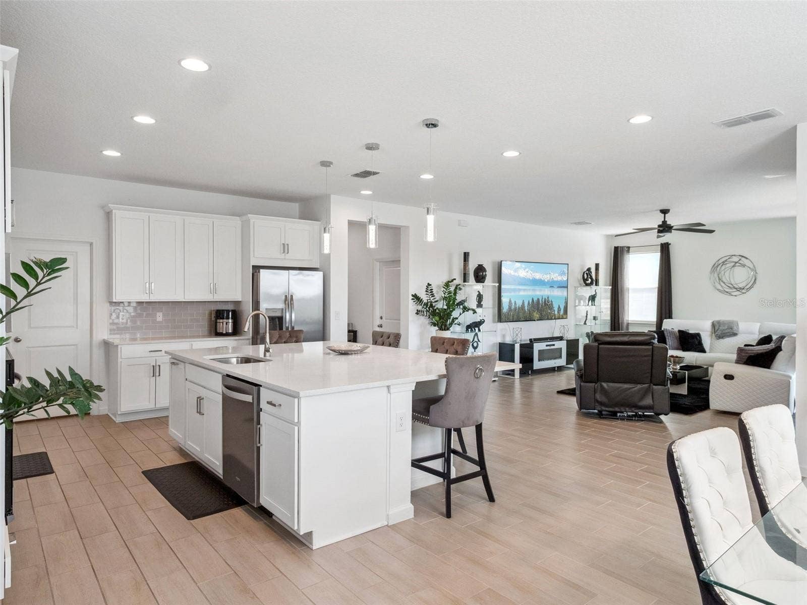 591 VIA BELLA COURT, Howey In The Hills, FL 34737 591 VIA BELLA COURT, Howey In The Hills, FL 34737