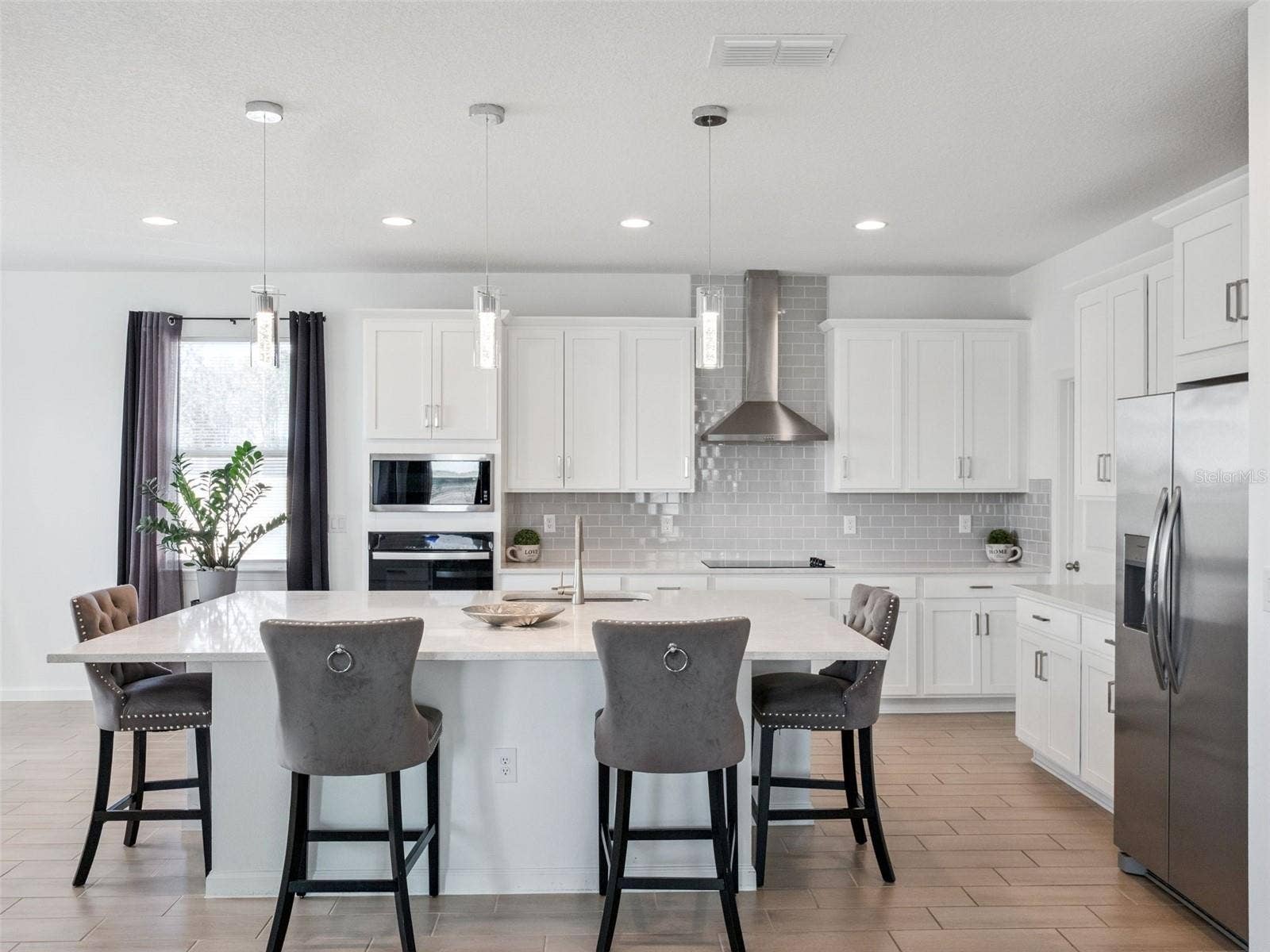 591 VIA BELLA COURT, Howey In The Hills, FL 34737 591 VIA BELLA COURT, Howey In The Hills, FL 34737