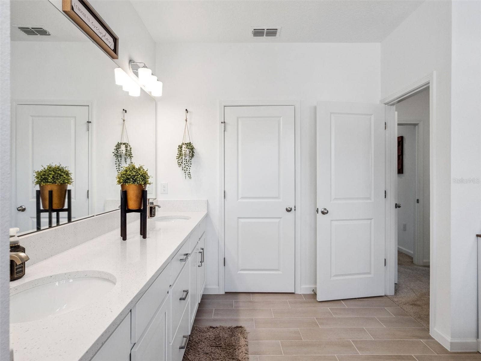 591 VIA BELLA COURT, Howey In The Hills, FL 34737 591 VIA BELLA COURT, Howey In The Hills, FL 34737