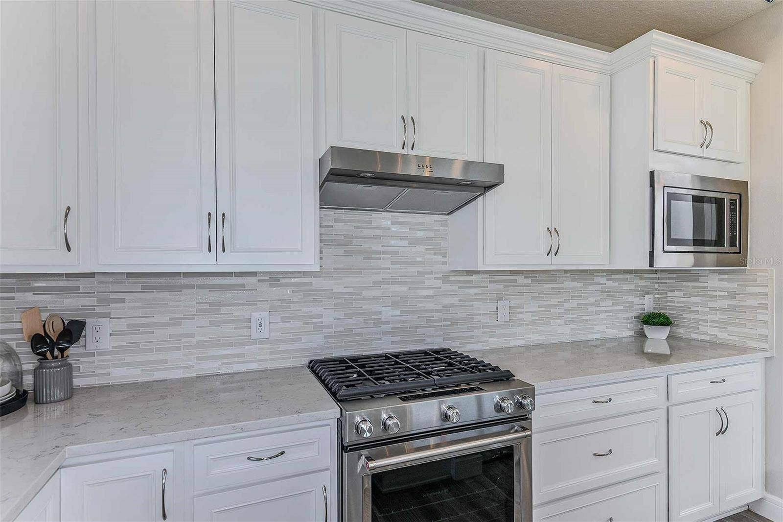 5038 DANCY LANE, St Cloud, FL 34772 Model Home Design Only. Pictures and furnishings are for illustrative purposes only. Elevations, colors and options may vary. Furniture is for model home staging only.