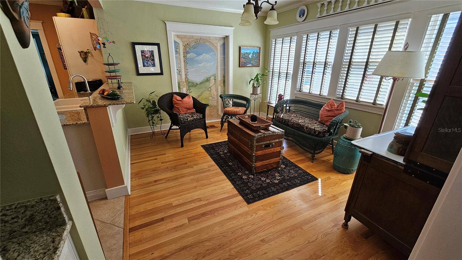 821 N EOLA DRIVE, Orlando, FL 32803 Sitting Nook off Kitchen